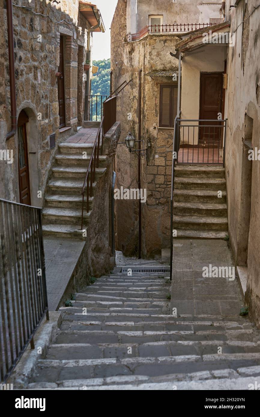 Malerische Gasse mit vielen Stifen, Pitigliano, mittelalterliche Tuffstein-Stadt, Provinz Grosseto, Toskana, Italien, Europa Foto Stock