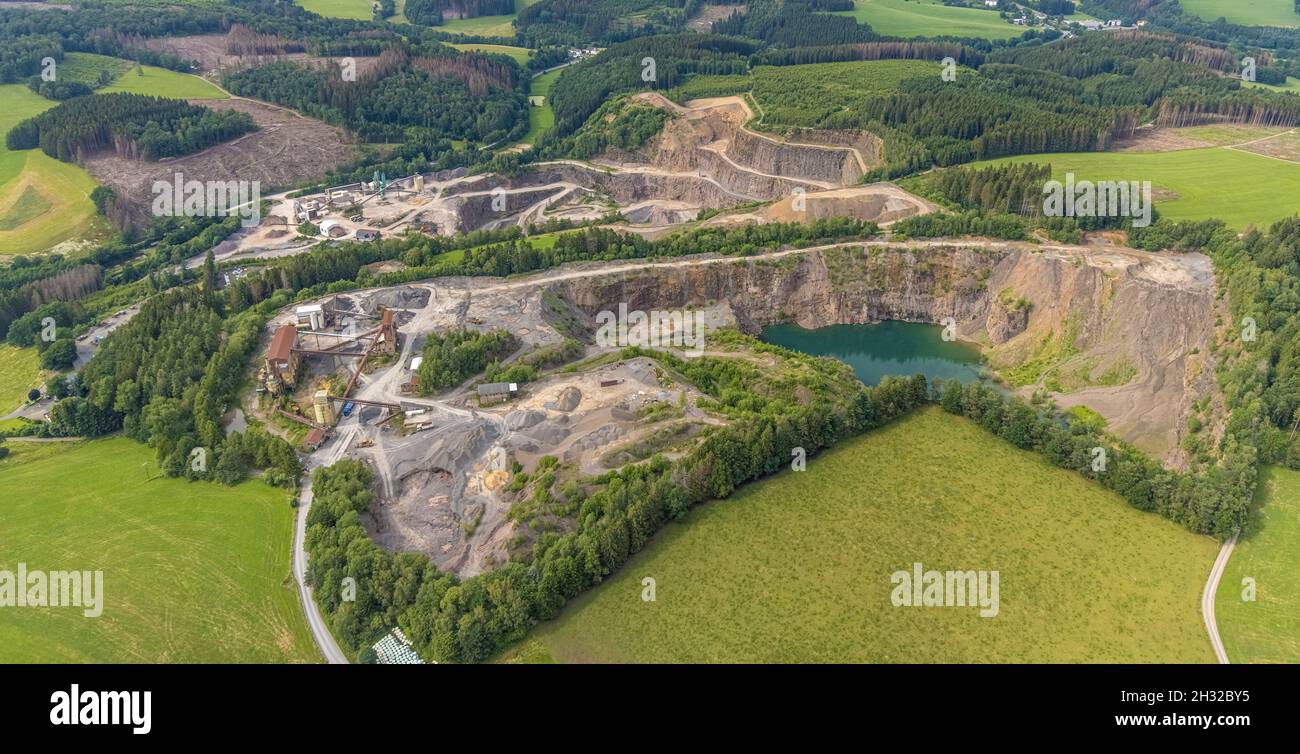 Vista aerea, Basalt AG Quarry e Robert Schulte Quarry a Scheda, Drolshagen, Sauerland, Renania settentrionale-Vestfalia, Germania, DE, Europa, fotografia aerea Foto Stock