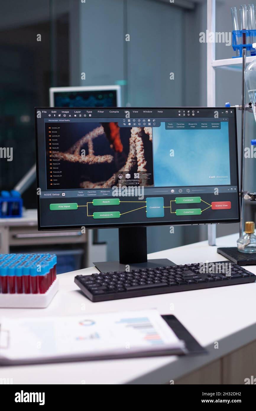 Laboratorio scientifico vuoto con strumenti professionali per la ricerca e l'industria medica. Nessuno in spazio scientifico per lo sviluppo e la scoperta con attrezzature, tecnologia e vacutainer Foto Stock