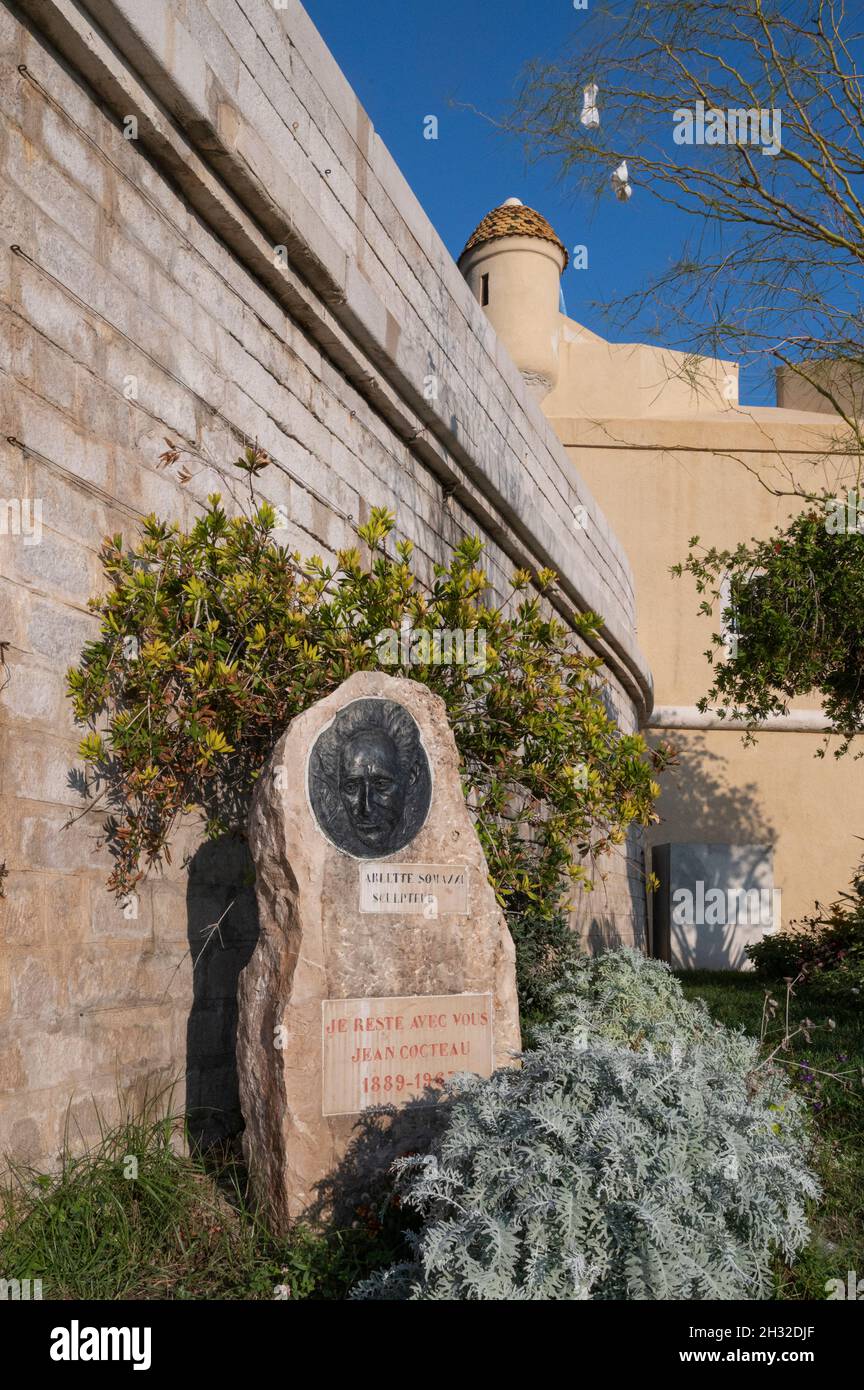 Il museo Jean Cocteau (Musée Jean Cocteau) si trova nel vecchio bastione, al confine con le rive del Mediterraneo a Menton, Costa Azzurra Foto Stock