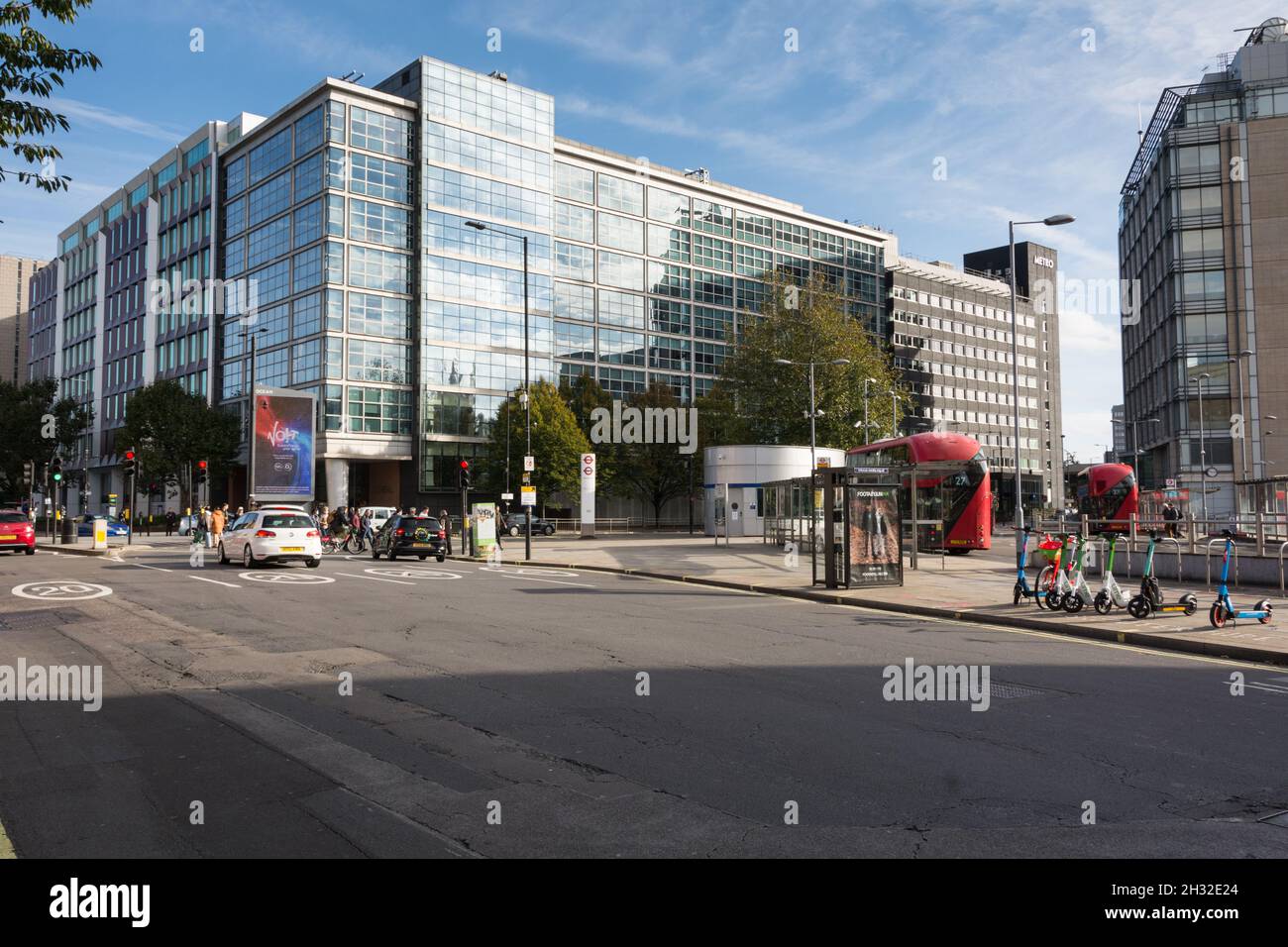 Uffici e sede sociale dell’Oréal Ltd, Hammersmith Road, Londra, W6, Inghilterra, REGNO UNITO Foto Stock