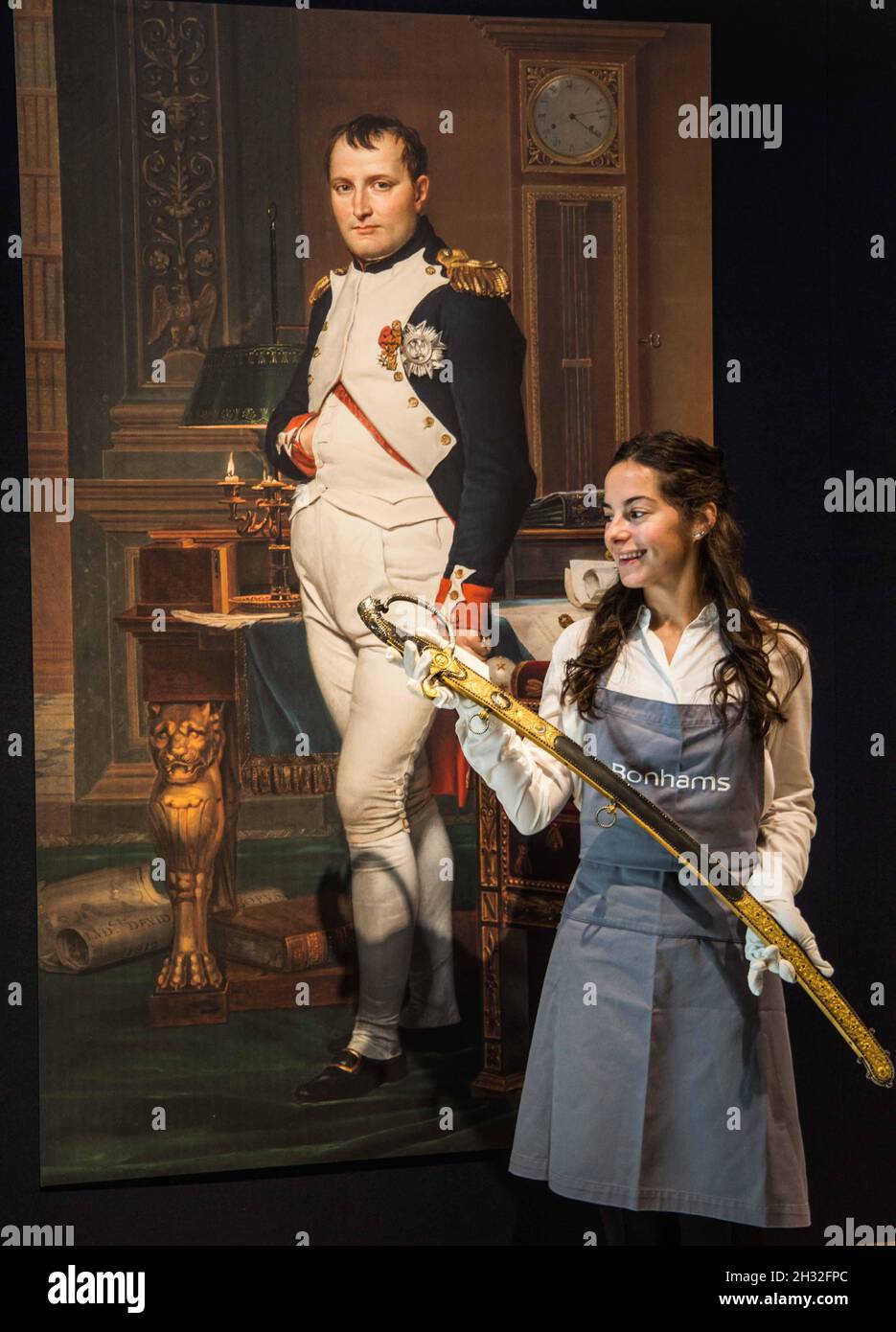 Londra UK 25 ottobre 2021 Un Sabre De Luxe imperiale di importanza storica e molto fine, appartenente al re Joseph Napoleone, Sovrano del Regno di Napoli. Manuale inciso Royale De Naples, circa 1806-08, catturato dopo la battaglia di Vitoria. Stima: £250,000 - 350,000. Paul Quezada-Neiman/Alamy Live News Foto Stock