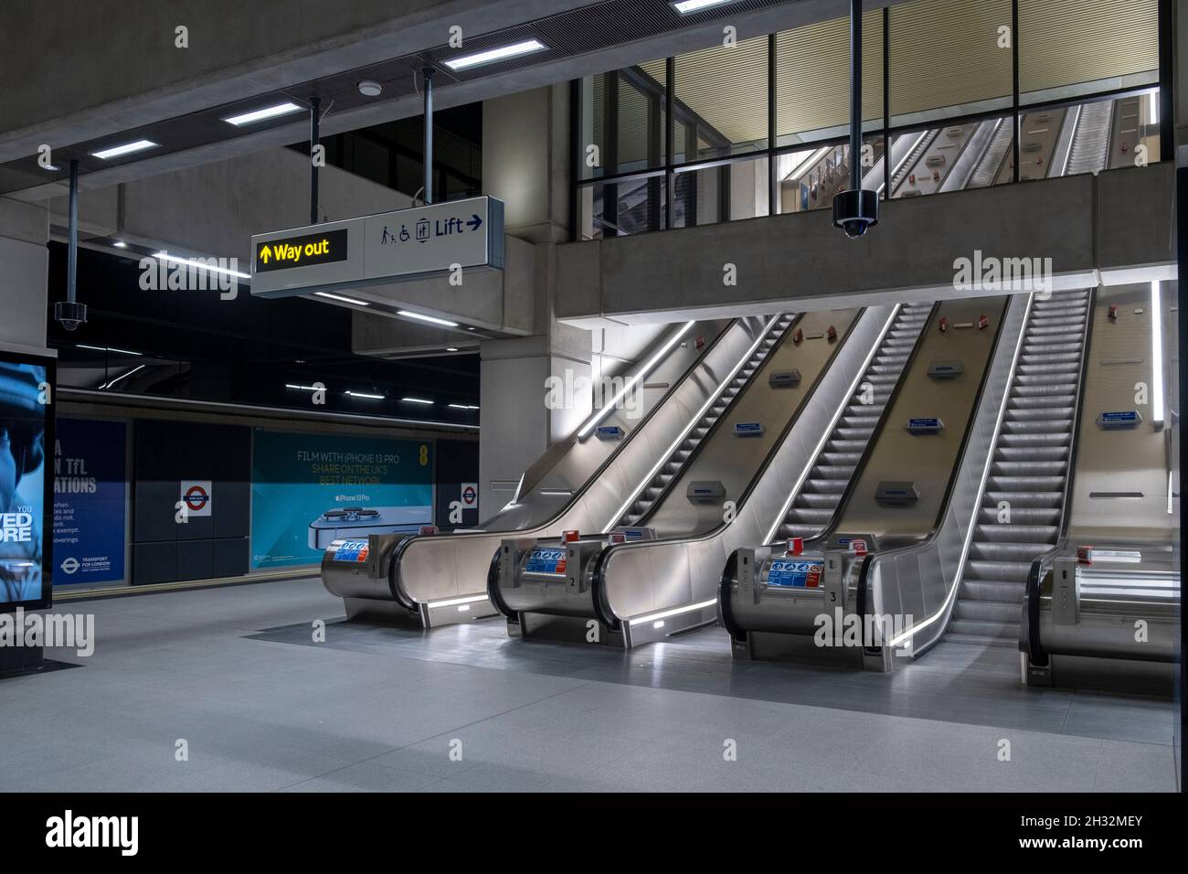 All'interno della stazione della metropolitana di Nine Elms sulla metropolitana di Londra Northern Line, Regno Unito Foto Stock