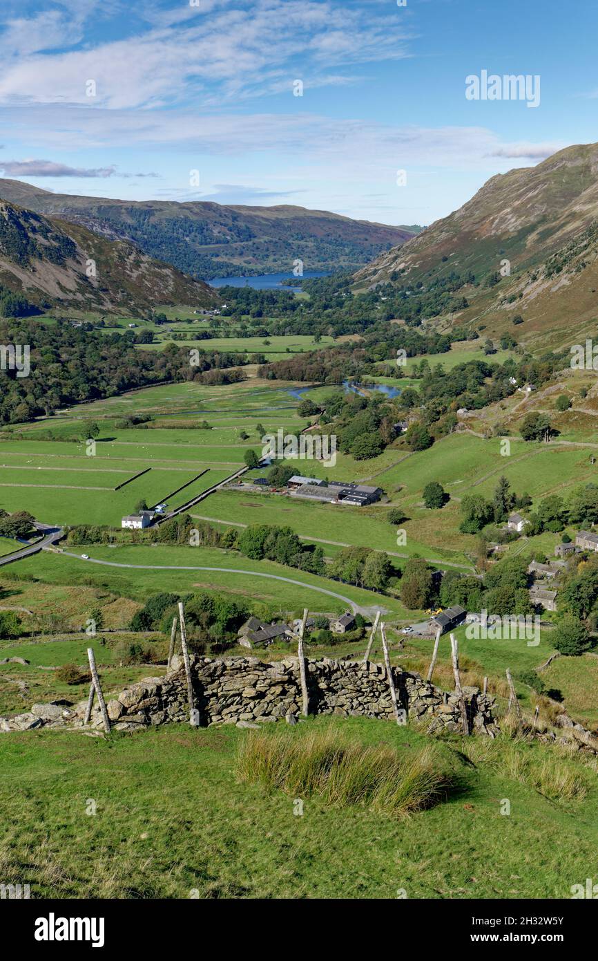 Lo spettacolare vally di Patterdale nel Lake District inglese conduce a Ullswater uno dei più grandi corpi d'acqua nel nord-ovest dell'Inghilterra Foto Stock