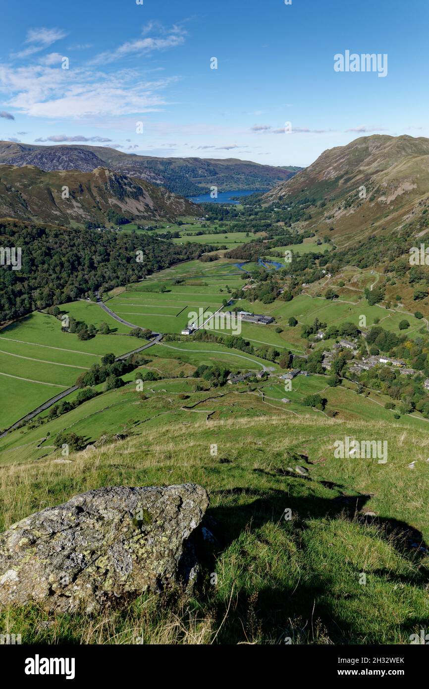 Lo spettacolare vally di Patterdale nel Lake District inglese conduce a Ullswater uno dei più grandi corpi d'acqua nel nord-ovest dell'Inghilterra Foto Stock