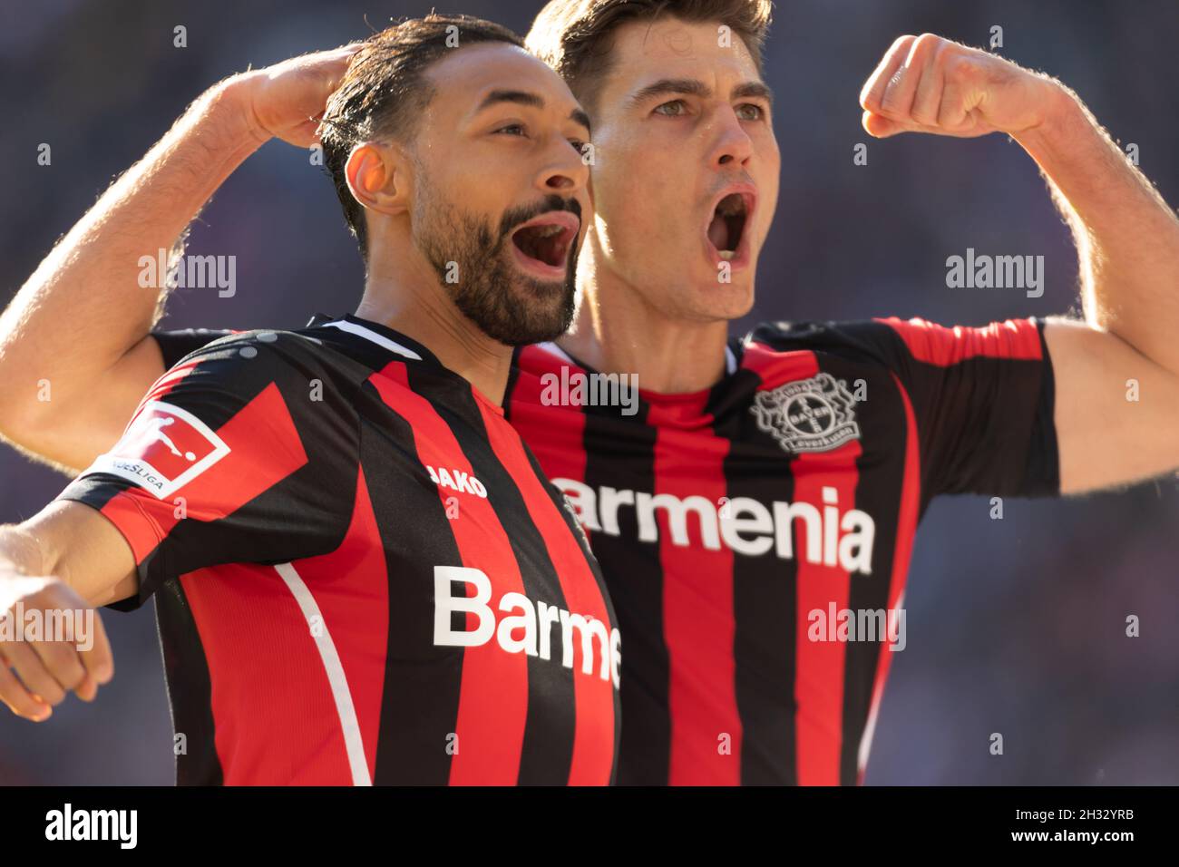 Koeln, Germania. 24 ottobre 2021. Koeln, Deutschland, 24.10.2021, Bundesliga, giorno 9, 1. FC Koeln - Bayer 04 Leverkusen, Karim Bellarabi (B04), Patrik Schick (B04) celebrare. Credit: Juergen Schwarz/Alamy Live News Foto Stock