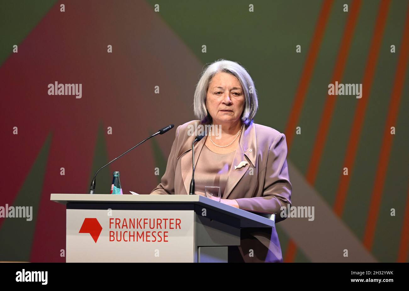 Mary May Simon, Generalgouverneurin von Kanada, sricht während der Eröffnungsfeier der Frankfurter Buchmesse in der Festhalle. Ehrengastland ist in diesem Jahr Kanada. Foto Stock