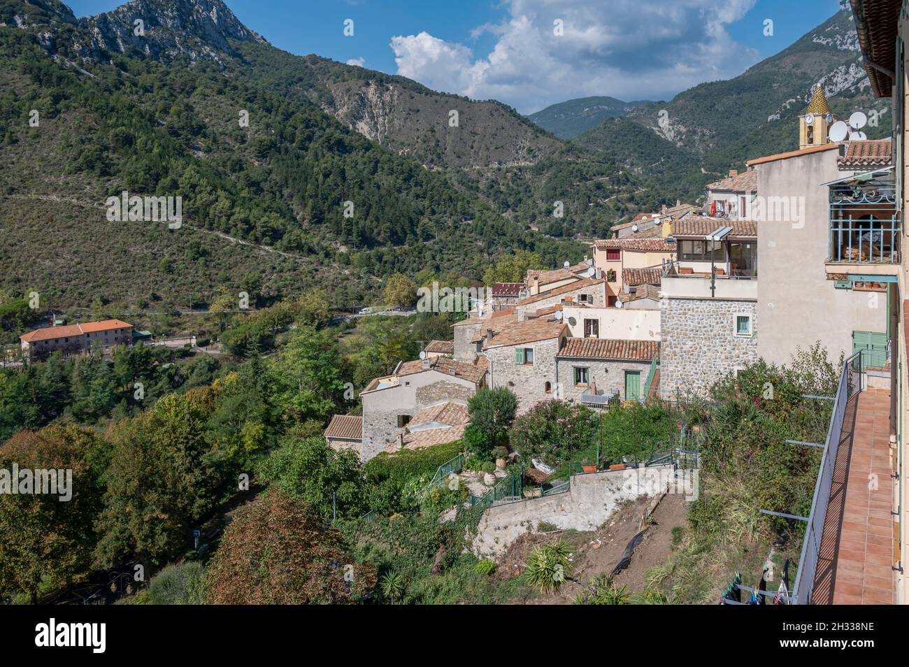 Saint-Agnès è il villaggio medievale più alto d'Europa ed è situato vicino a Menton, sulle montagne della Riviera francese. Foto Stock