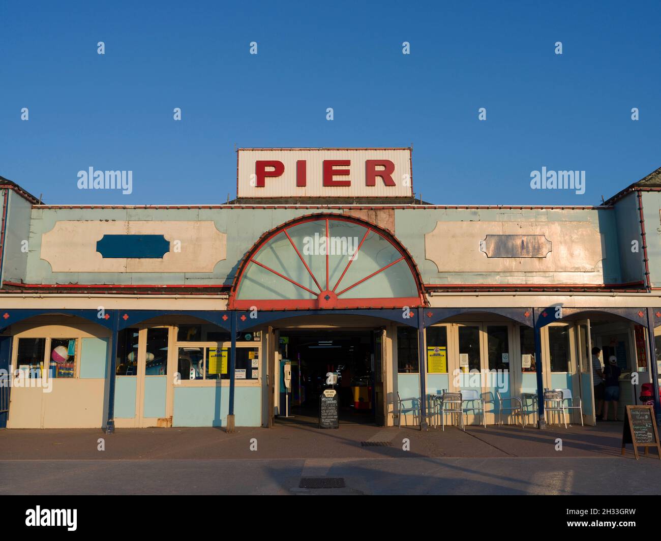 Ingresso al molo di Teignmouth, estate 2021 Foto Stock