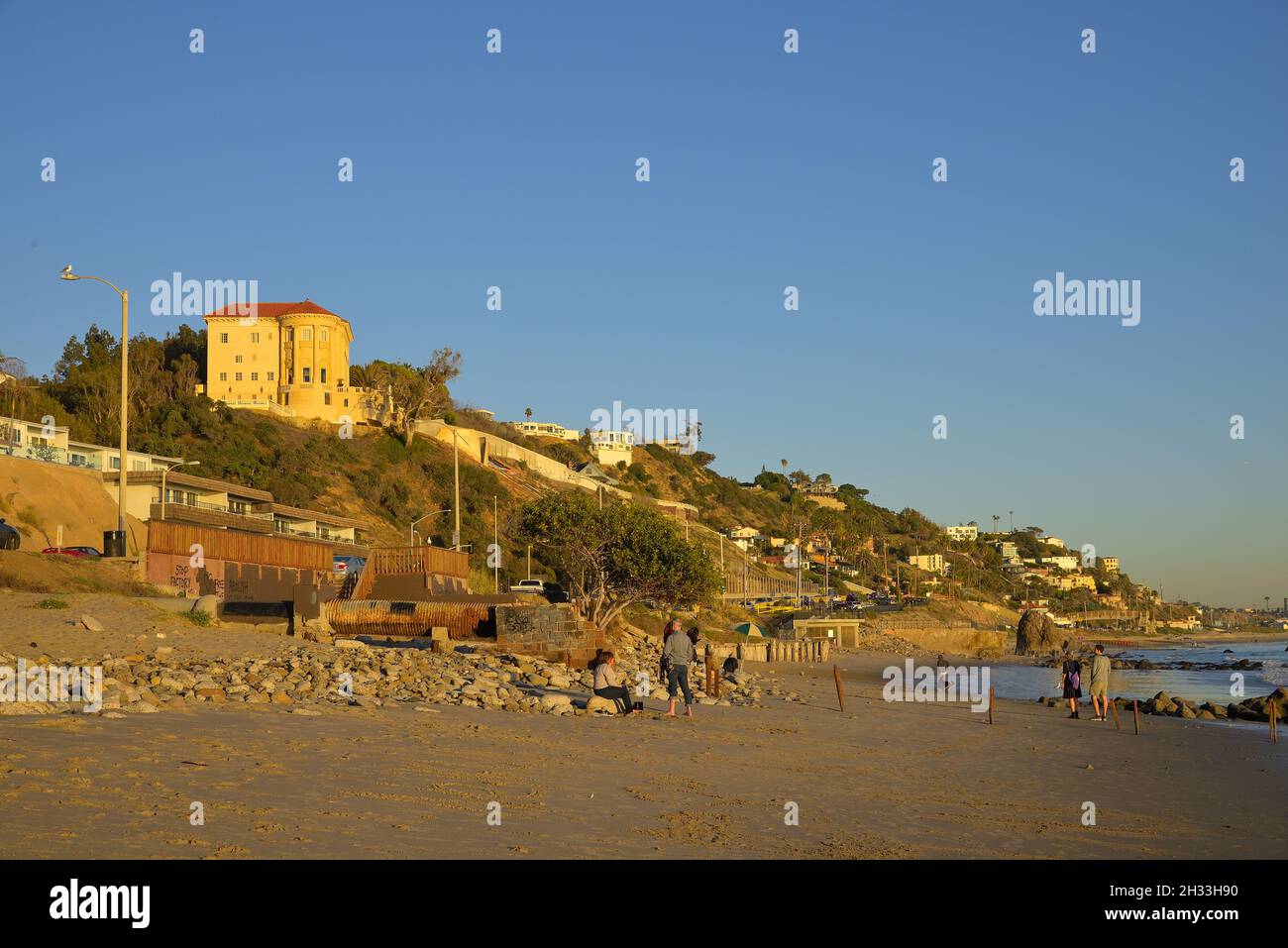 La famosa Getty Villa maestosamente sopra l'autostrada 1, Pacific Palisades CA Foto Stock