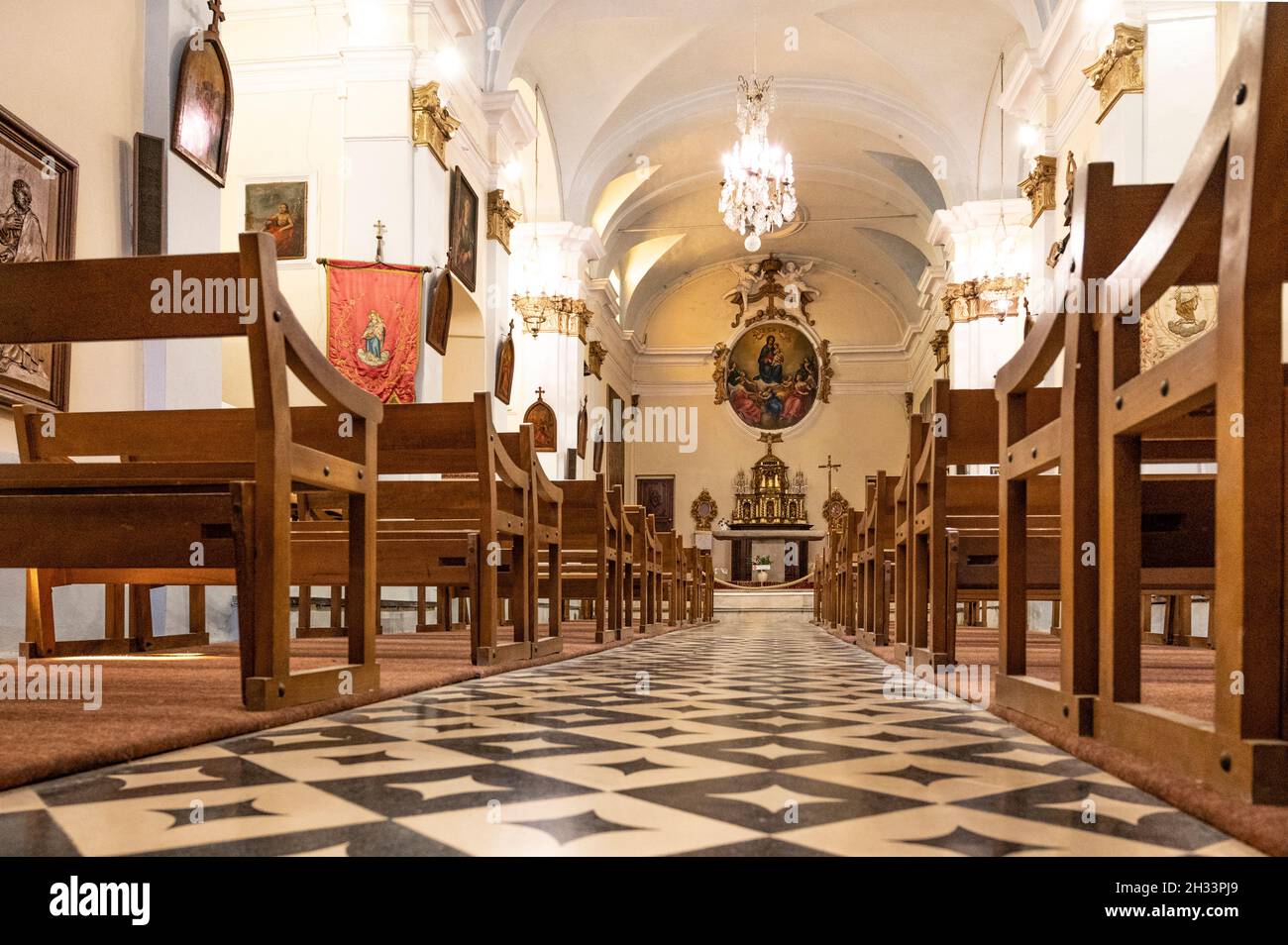 Notre Dame des Neiges, la chiesa del villaggio di Saint-Agnès, il più alto borgo medievale d'Europa situato sulla riviera francese Foto Stock