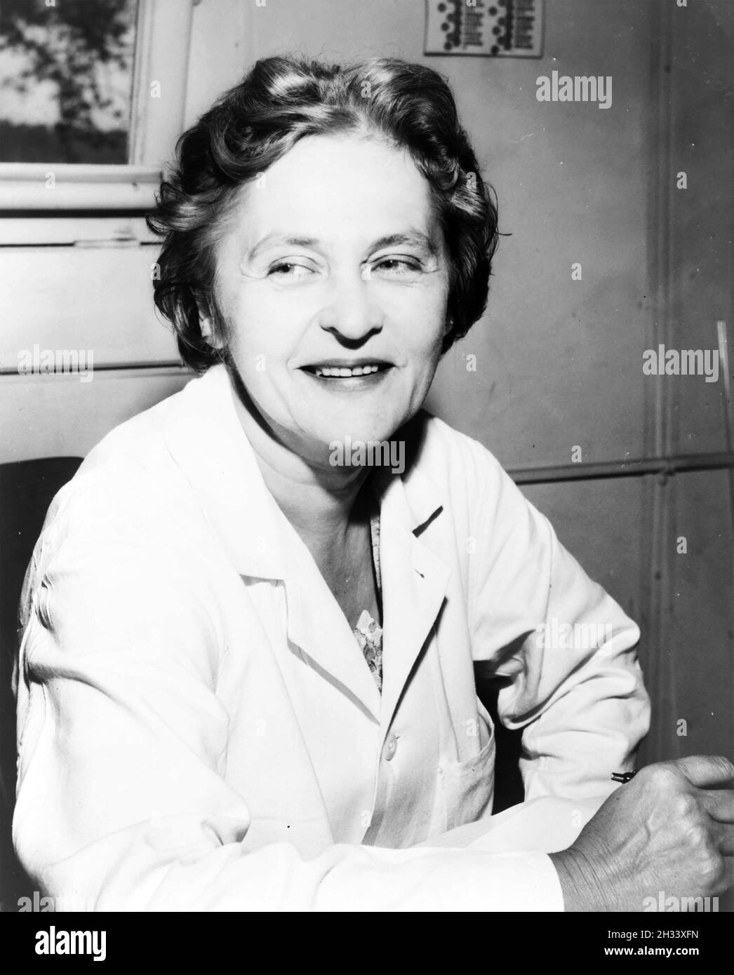 MARIA TELKES (1900-1995) Biofisica Ungherese-americana che ha lavorato alle tecnologie dell'energia solare fotografata nel 1956 Foto Stock