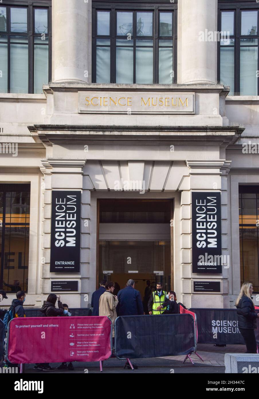 Esterno del museo della scienza, South Kensington. Londra, Regno Unito 24 ottobre 2021. Foto Stock