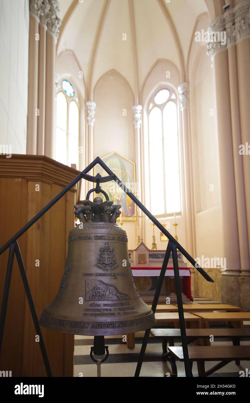 Santuario della Basilica minore dell'Addolorata - campana giovanile realizzata dalla fonderia Marinelli in occasione dell'incontro dei giovani con Papa Francesco Foto Stock