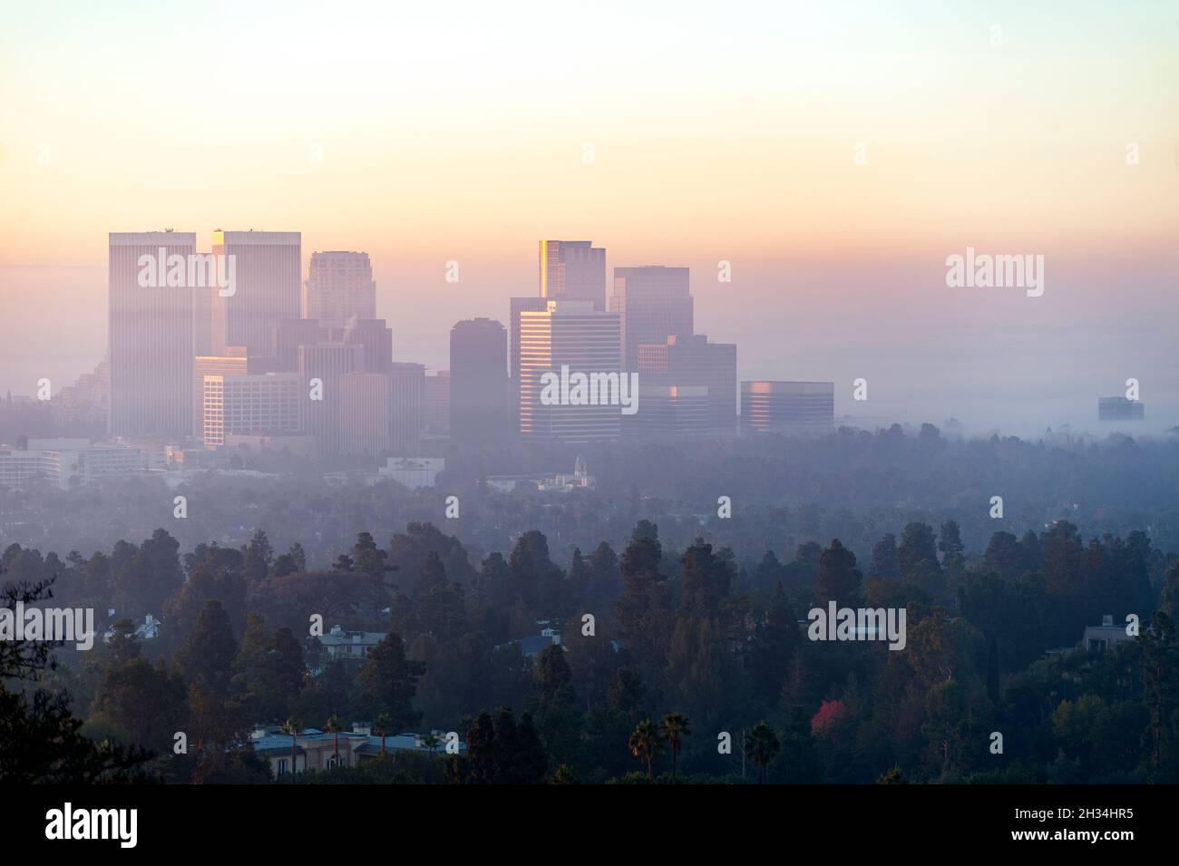 Century City in una mattinata fumosa a strati Foto Stock