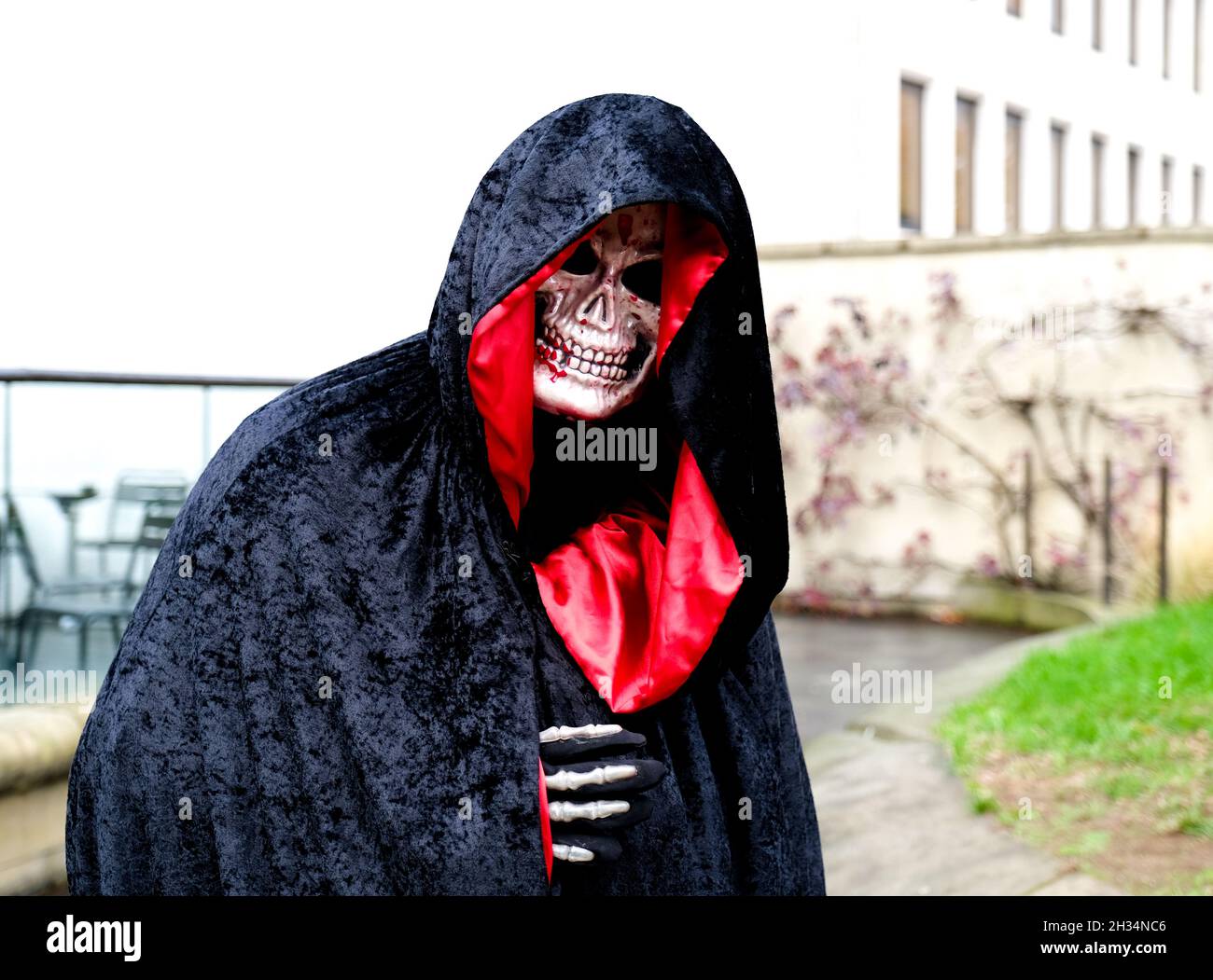 Un collaboratore dell'out of this World Festival di Sheffield, con personaggi di Halloween, SciFi e fumetti. Foto Stock Un collaboratore dell'out of this World Festival di Sheffield, con personaggi di Halloween, SciFi e fumetti. Foto Stock
