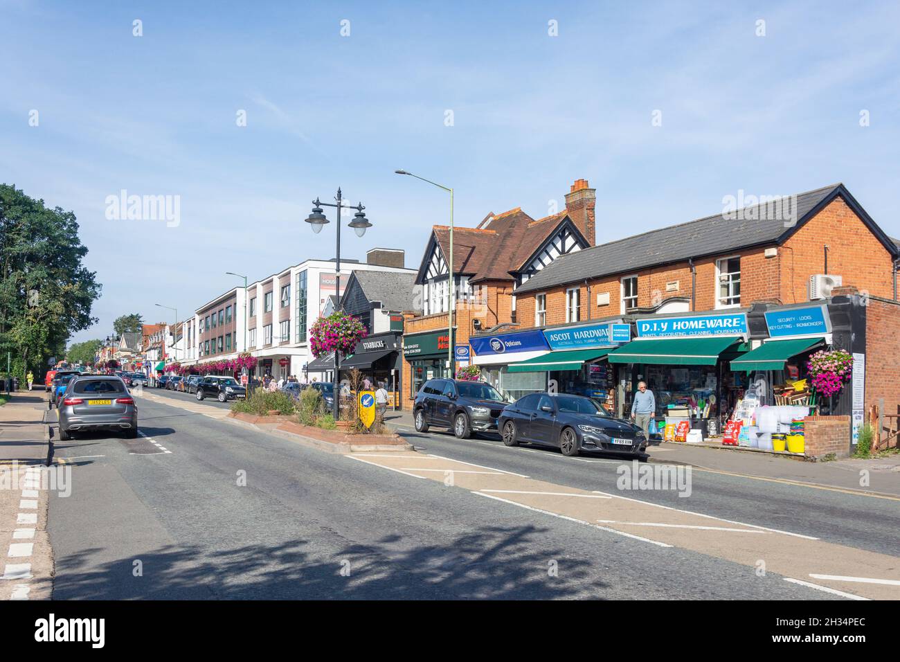 Ascot High Street, Ascot Berkshire, Inghilterra, Regno Unito Foto Stock