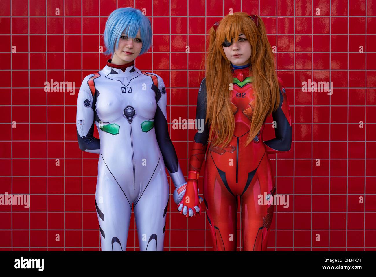 I giocatori specializzati arrivano per il primo giorno del convegno MCM Comic-con all'Excel Center a Londra est, Regno Unito. Foto Stock