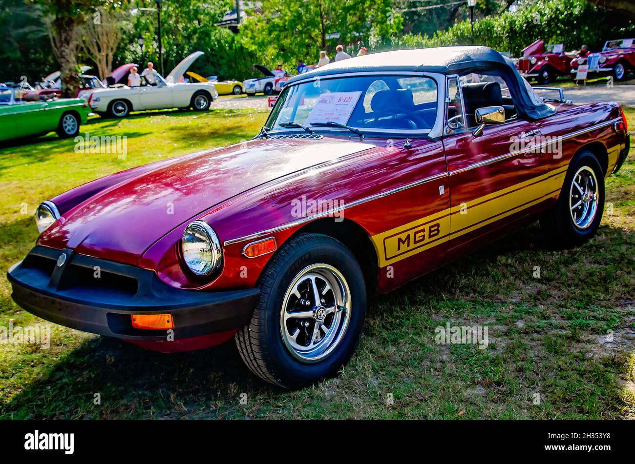 Un MGB Roadster 1976 è esposto al 31 Festival annuale dell'automobile britannica, 24 ottobre 2021, a Fairhope, Alabama. Foto Stock