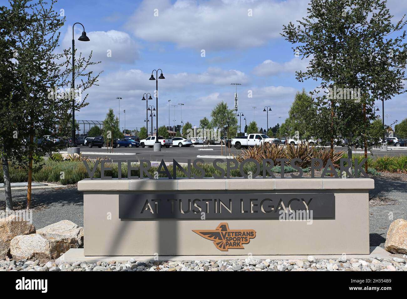 TUSTIN, CALIFORNIA - 24 ottobre 2021: Cartello all'ingresso del Veterans Sports Park a Tustin Legacy. Foto Stock