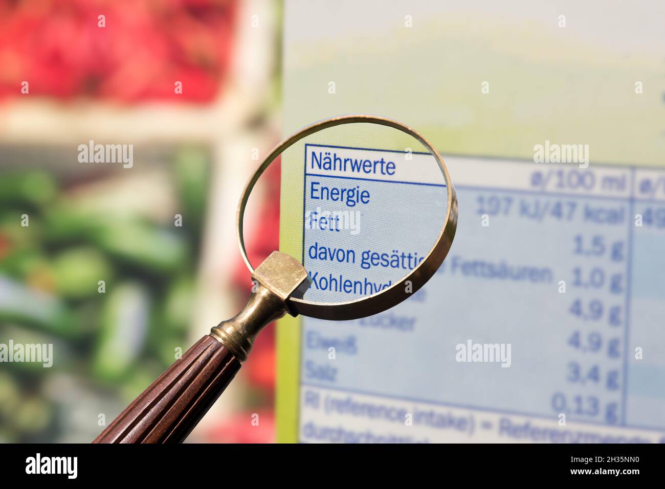 Tabella nutrizionale sulla confezione in tedesco Foto Stock