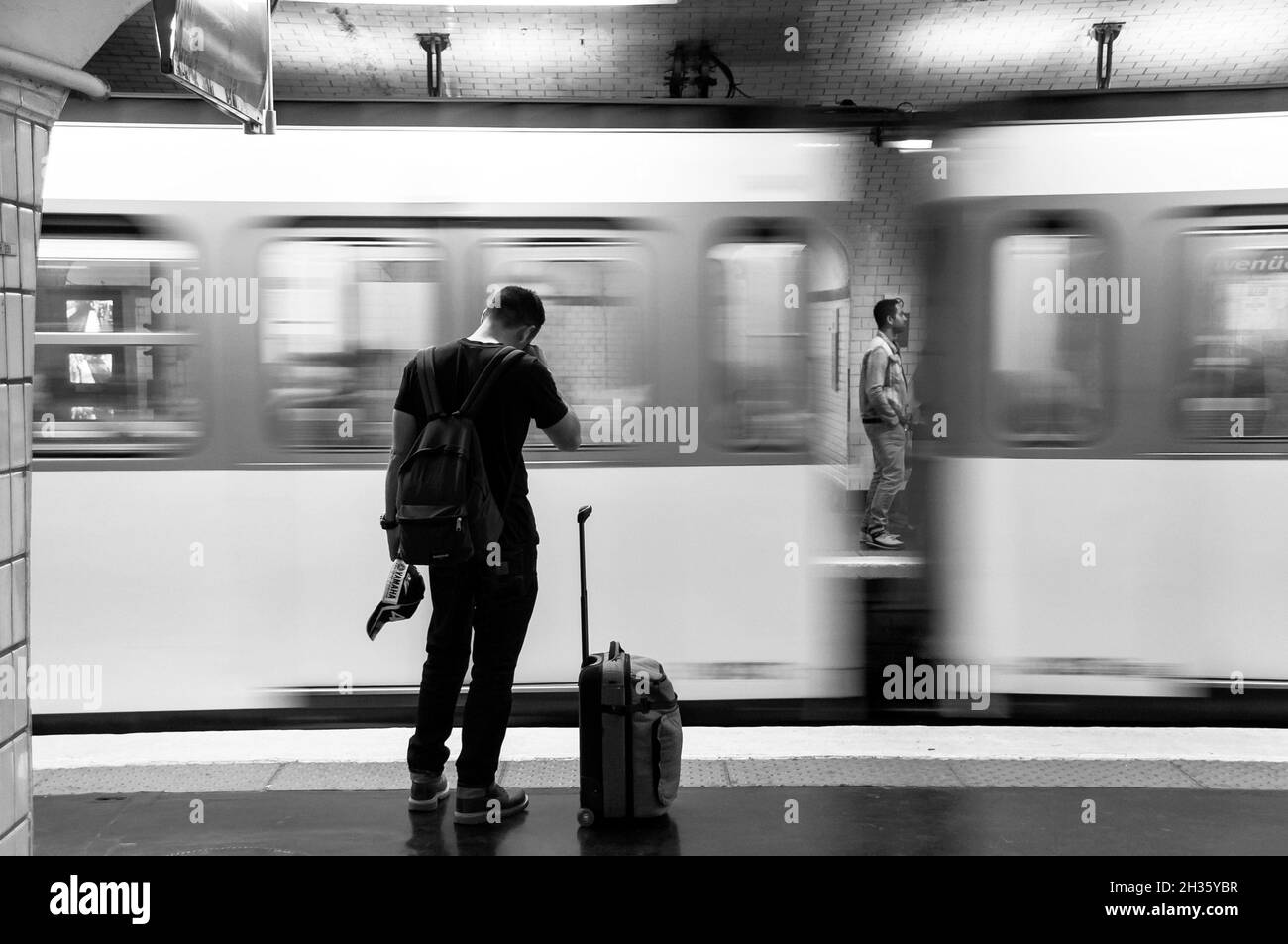 Uomo di spalle Foto e Immagini Stock in Bianco e Nero - Alamy