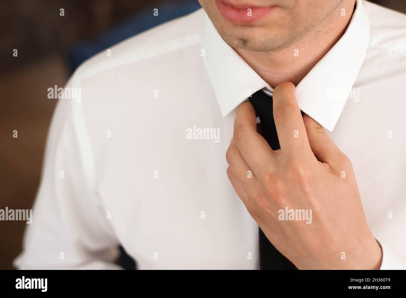 Imprenditore elegante vestito costume prima di un incontro con i partner Foto Stock