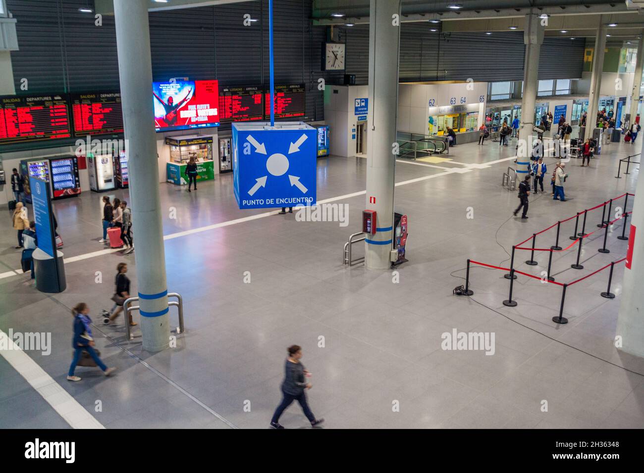 MADRID, SPAGNA - 19, OTTOBRE 2017: Interno dell'Aeroporto Internazionale Barajas di Madrid, Spagna. Foto Stock