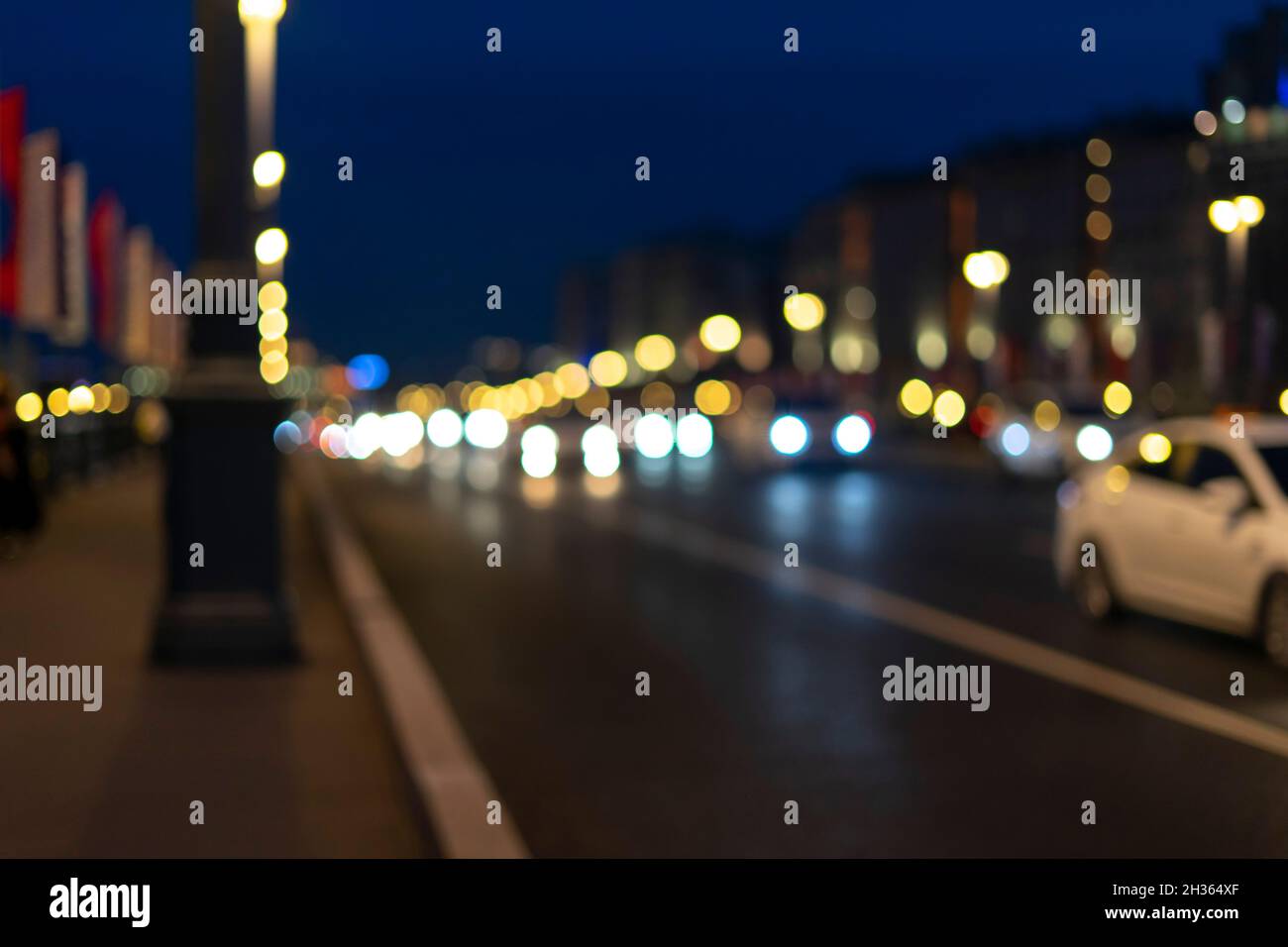 Astratto bokeh sfondo chiaro della notte della città. Foto Stock