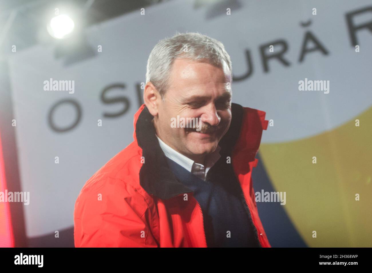 Bucarest Romania, 6 dicembre 2009: L'alto funzionario socialdemocratico Liviu Dragnea reagisce dopo i primi sondaggi di uscita delle elezioni presidenziali i Foto Stock