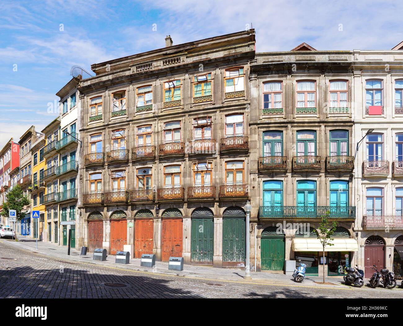 Via Rua de Mouzinho da Silveira a Porto. Portogallo Foto Stock