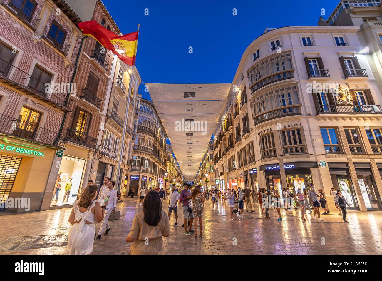 MALAGA, SPAGNA - ago 11, 2021: Una bella vista di Calle Larios visto da Plaza de la Constitution Foto Stock