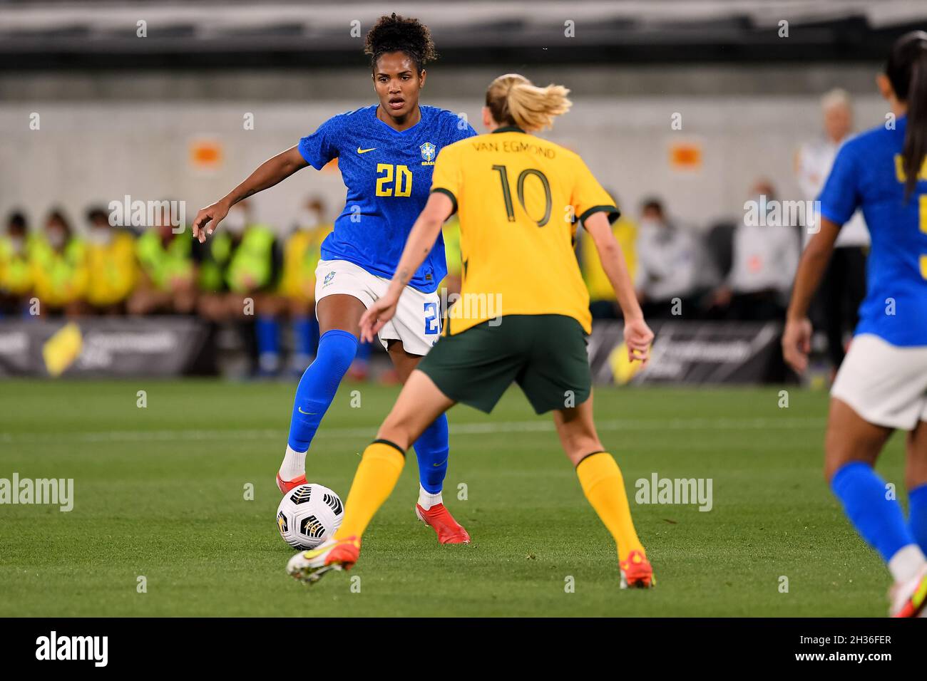 Sydney, Australia, 26 ottobre 2021. Duda of Brazil controlla la palla durante la partita internazionale di calcio femminile tra Australian Matildas e Brasile il 26 ottobre 2021 al CommBank Stadium di Sydney, Australia. Credit: Steven Markham/Speed Media/Alamy Live News Foto Stock