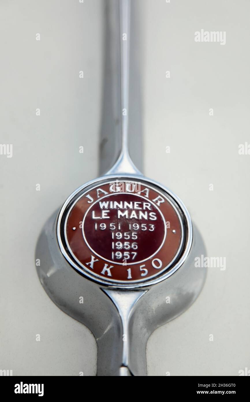Logo Bootlid sulla Jaguar XK150 Sportscar che indica le 5 vittorie del marque alla 24hrs di le Mans corsa negli anni '50. Foto Stock
