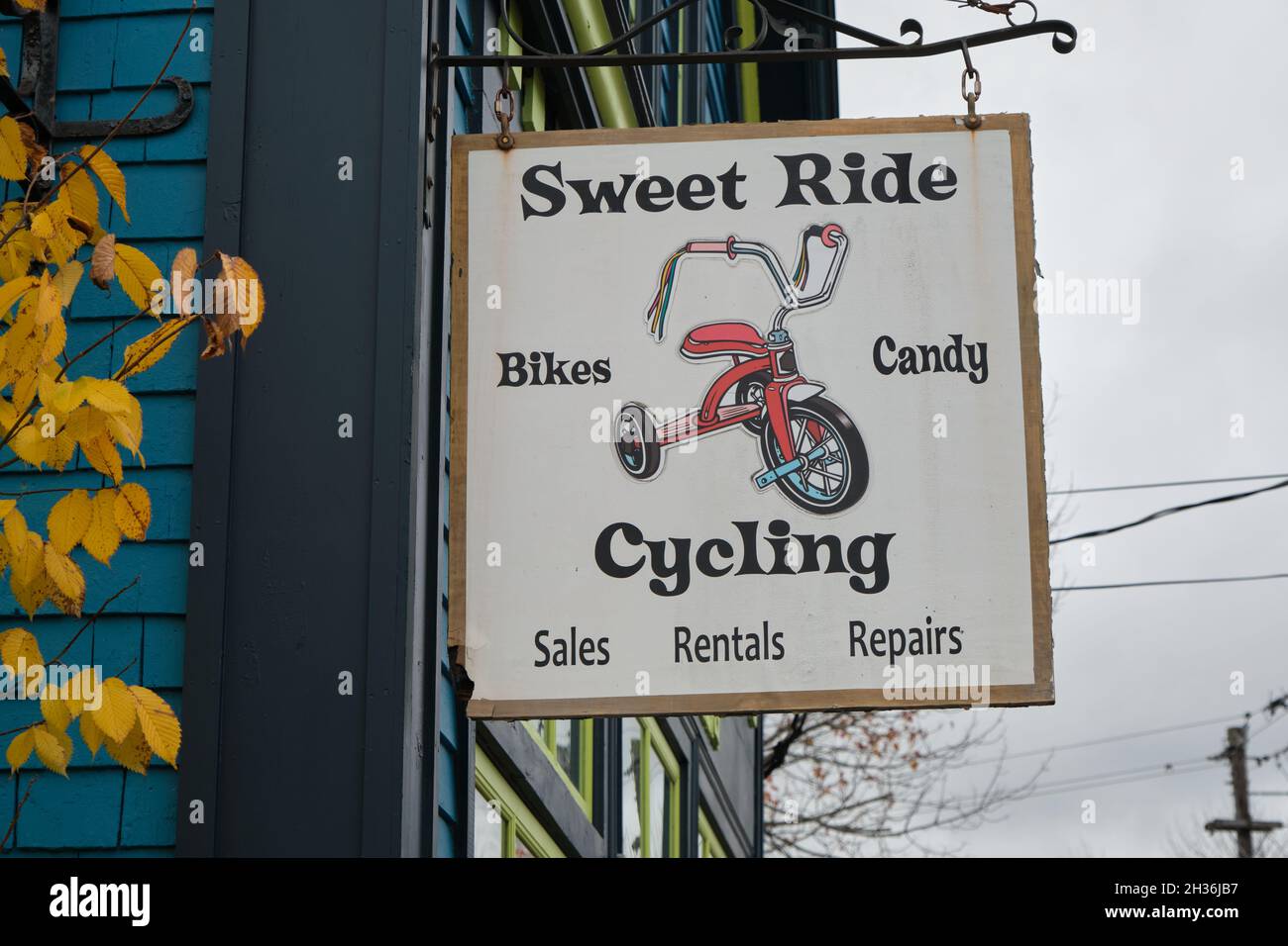 Insegna del negozio di biciclette Sweet Ride a Mahone Bay, Nuova Scozia Foto Stock