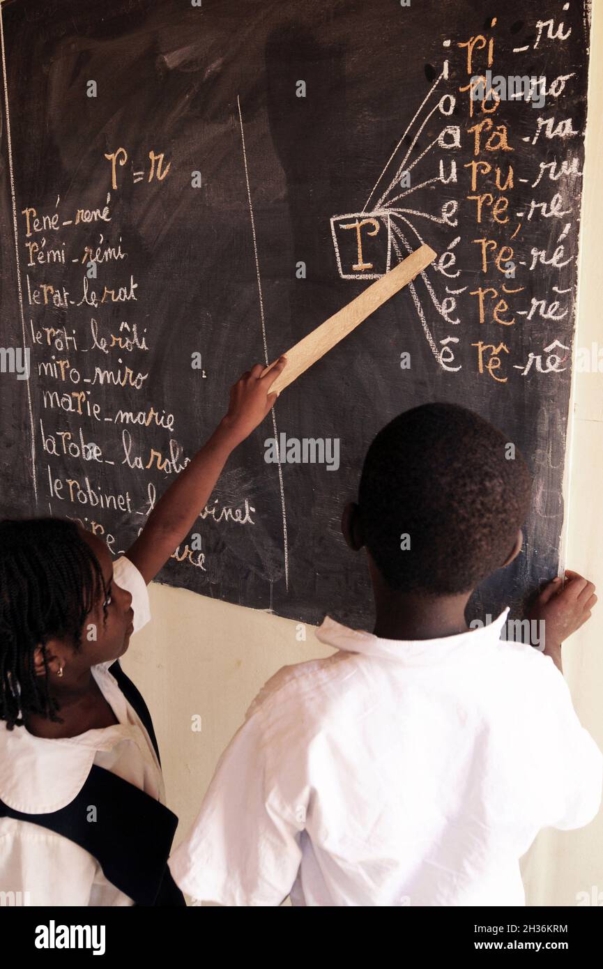 NIGER. NIAMEY. NELLA CLASSE DELLA SCUOLA CATTOLICA Foto Stock