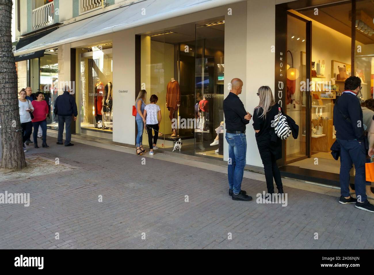 Viale Ceccarini, Negozi, Riccione, Emilia Romagna, Italia, Europa Foto Stock