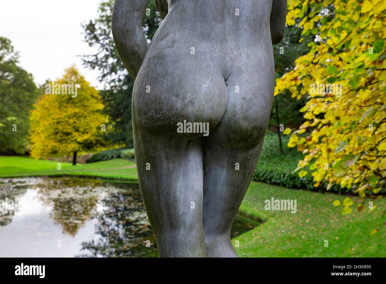 Statua di Venus e laghetto di ottagono Rousham House, Oxfordshire, Inghilterra Foto Stock