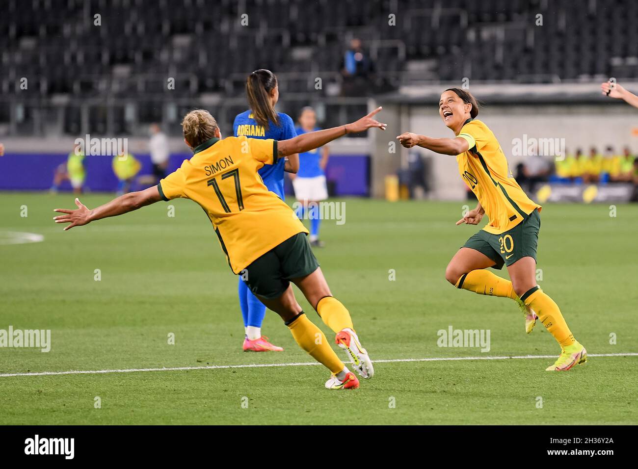 Sydney, Australia, 26 ottobre 2021. Sam Kerr of Australia festeggia durante la partita internazionale di calcio femminile tra Australian Matildas e Brasile il 26 ottobre 2021 al CommBank Stadium di Sydney, Australia. Credit: Steven Markham/Speed Media/Alamy Live News Foto Stock