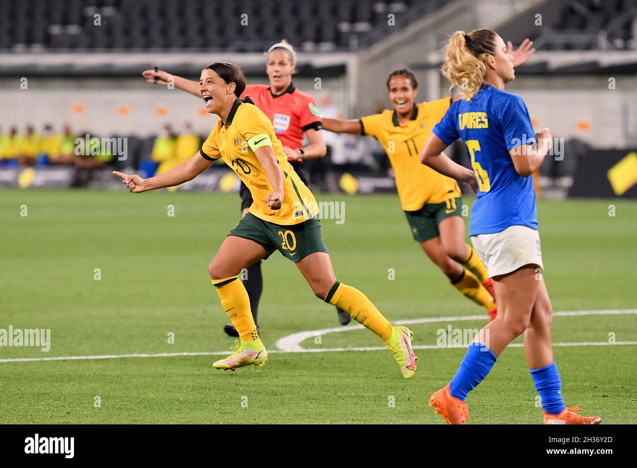 Sydney, Australia, 26 ottobre 2021. Sam Kerr of Australia festeggia durante la partita internazionale di calcio femminile tra Australian Matildas e Brasile il 26 ottobre 2021 al CommBank Stadium di Sydney, Australia. Credit: Steven Markham/Speed Media/Alamy Live News Foto Stock