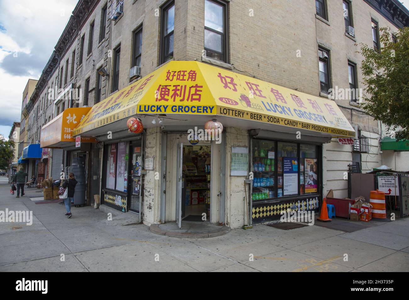 Lucky Grocery, una piccola bodega a Chinatown a Brooklyn, NY Foto Stock
