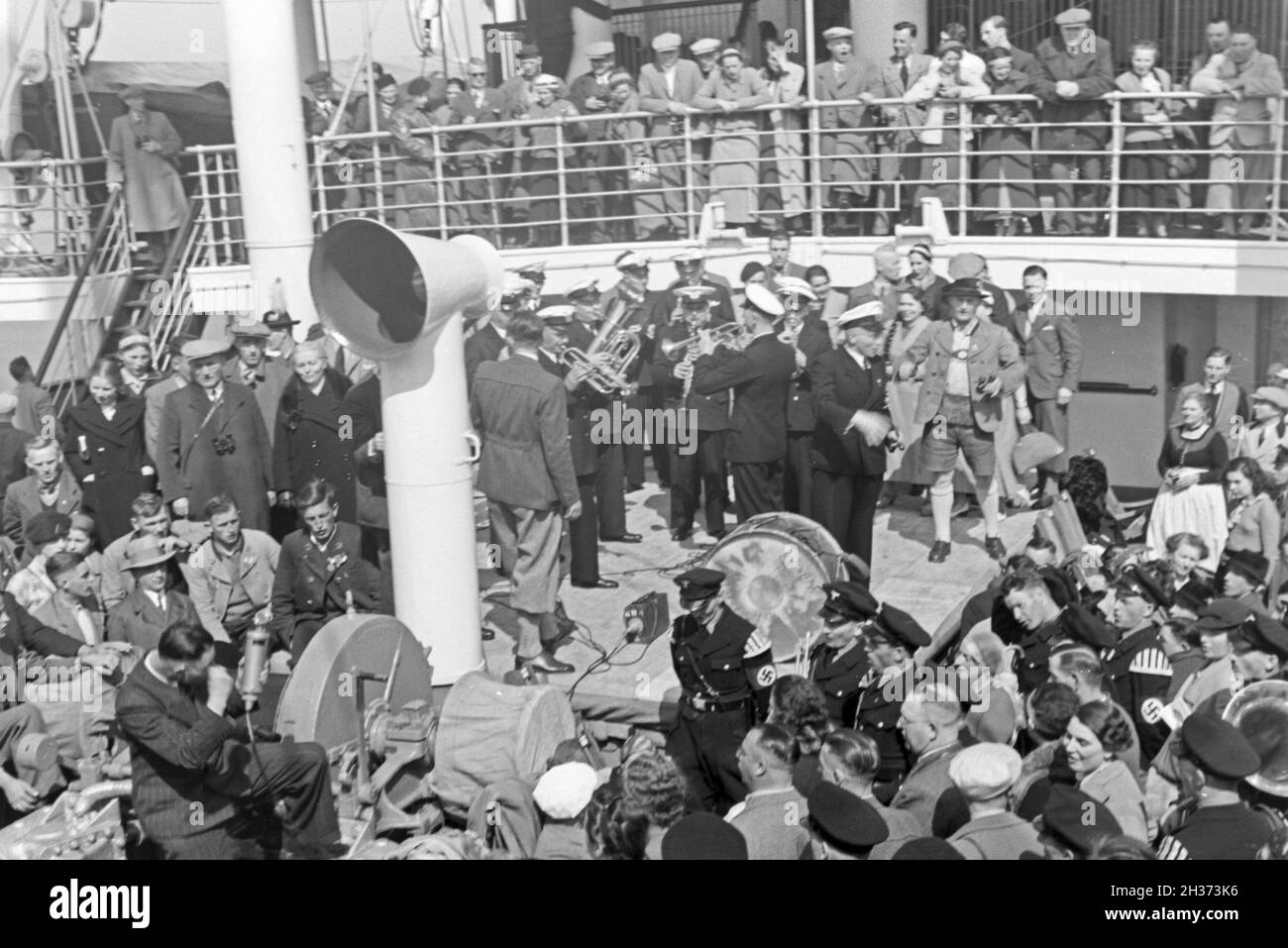 Passagiere auf der KdF Nordlandfahrt nach Norwegen mit dem Schiff " Wilhelm Gustloff', Deutschland 1930er Jahre. Passeggero della crociera in Norvegia con il KdF nave " Wilhelm Gustloff', Germania 1930s. Foto Stock