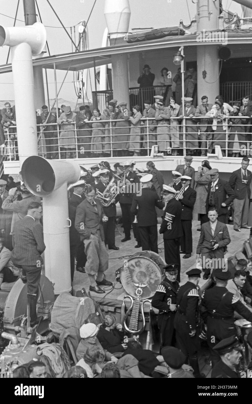 Passagiere auf der KdF Nordlandfahrt nach Norwegen mit dem Schiff " Wilhelm Gustloff', Deutschland 1930er Jahre. Passeggero della crociera in Norvegia con il KdF nave " Wilhelm Gustloff', Germania 1930s. Foto Stock