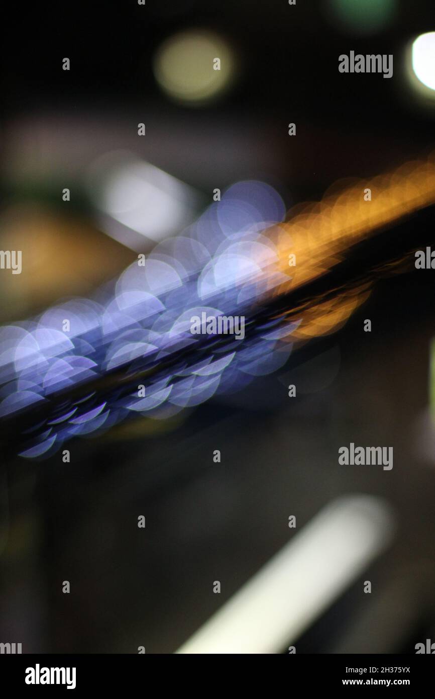 La bella luce bokeh di notte Foto Stock