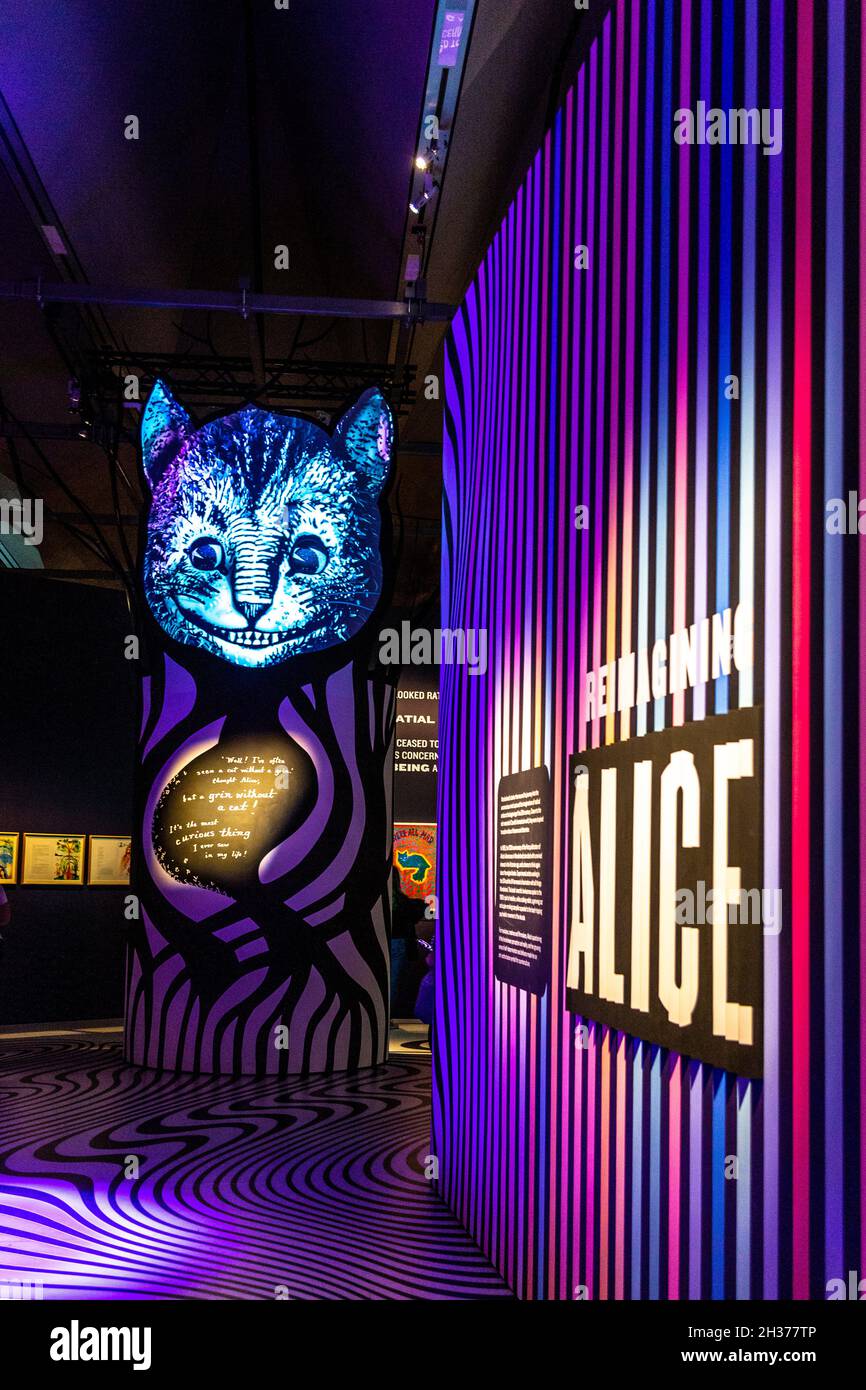 Cheshire Cat alla mostra "Alice: Curiouser and Curiouser" al V&A di Londra, Regno Unito Foto Stock