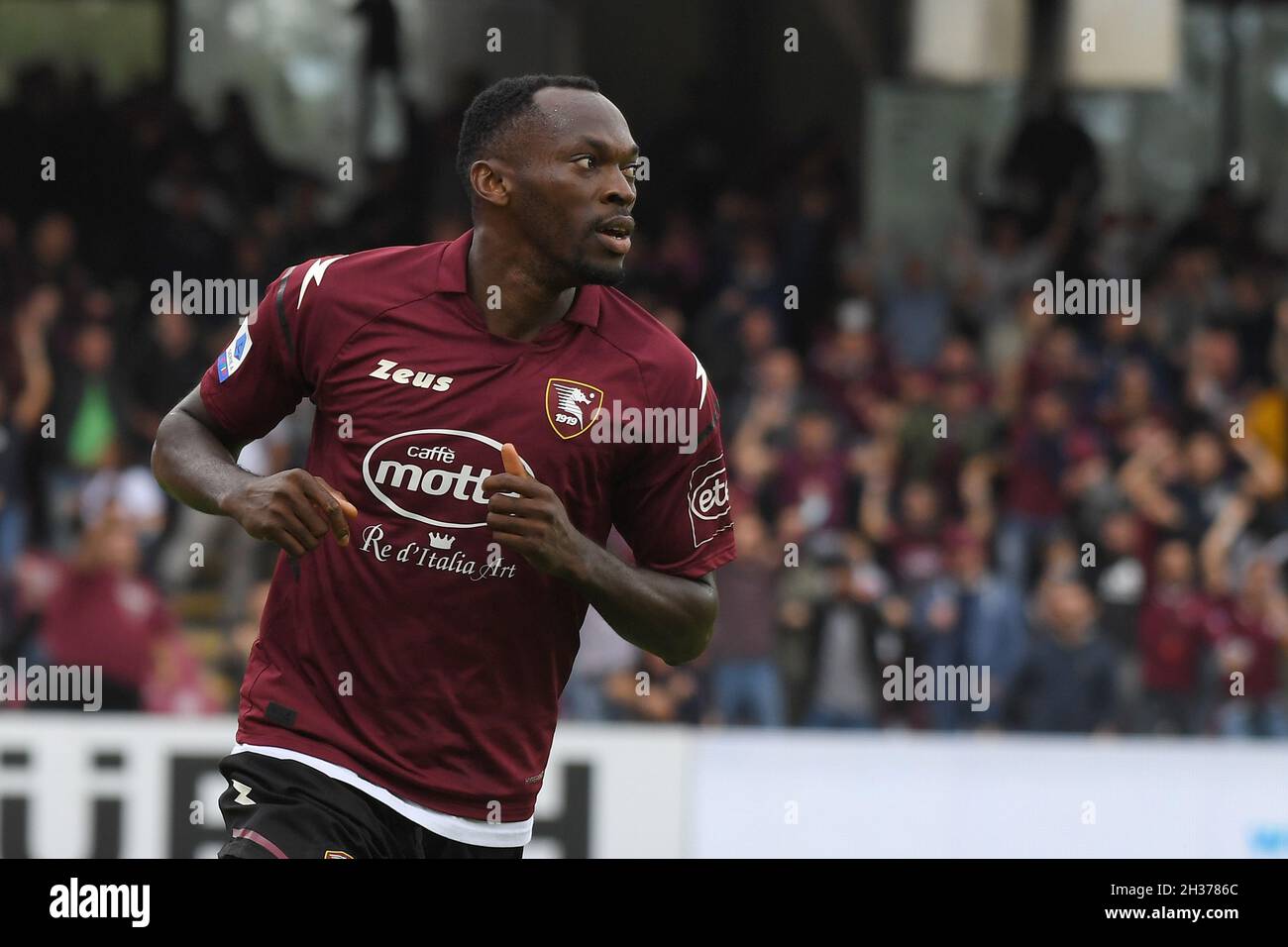 Simy Nwankwo della US Salernitana 1919 durante la Serie A match tra la US Salernitana 1919 e l'Empoli FC allo Stadio Arechi di Salerno, Italia, il 23 ottobre Foto Stock