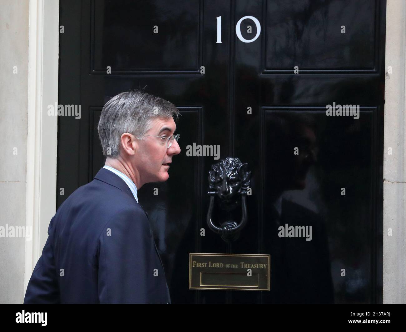 Il leader della Camera dei Comuni Jacob Rees-Mogg arriva per un incontro a Downing Street, Westminster, Londra, Regno Unito Foto Stock