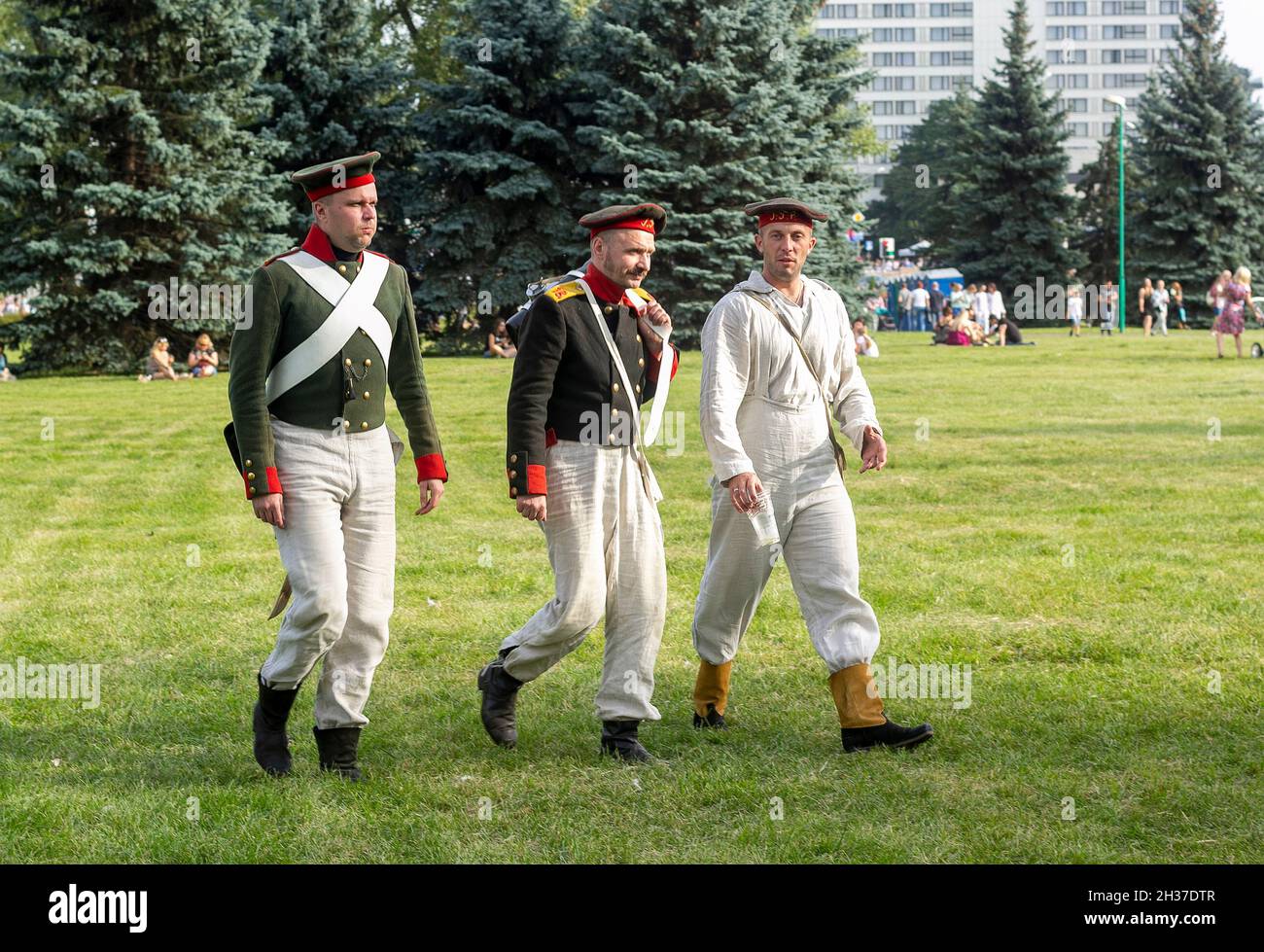 Minsk, Bielorussia - 9 settembre 2018 giorno della città. Ricostruzione storica - tre soldati in uniforme militare dalla prima guerra mondiale. Foto Stock