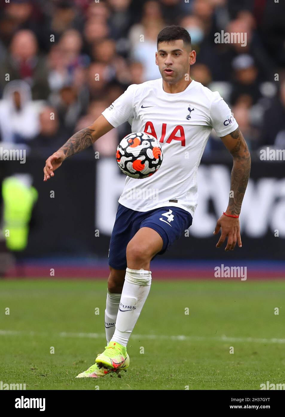 Cristian Romero di Tottenham Hotspur - West Ham United v Tottenham Hotspur, Premier League, London Stadium, London, UK - 24 ottobre 2021 solo per uso editoriale - si applicano le restrizioni DataCo Foto Stock