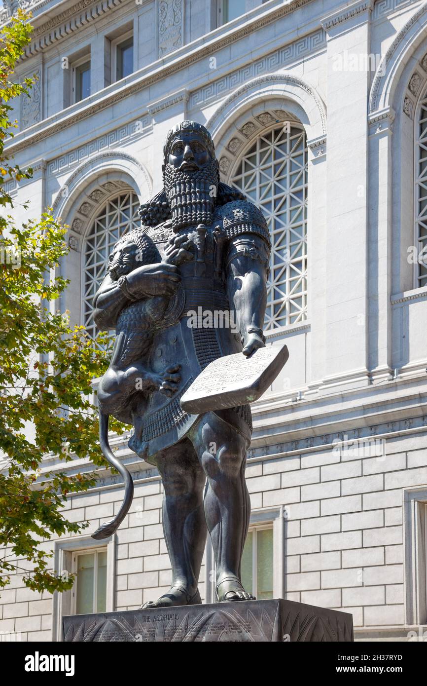 SAN FRANCISCO, CALIFORNIA, USA - 5 AGOSTO : Statua del re assiro Ashurbanipal a San Francisco, California USA il 5 agosto 2011 Foto Stock